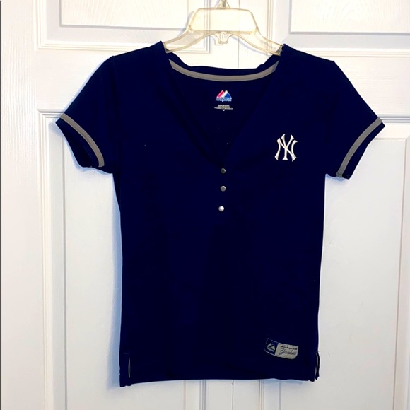 Majestic Tops - Women’s size M NY Yankees Majestic jersey!
